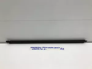 Уплотнитель стекла двери передней правой Hyundai Santa Fe (2018-2022) — фото 1