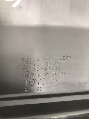 Решетка в бампер центральная Toyota RAV4 (2018) — фото 10