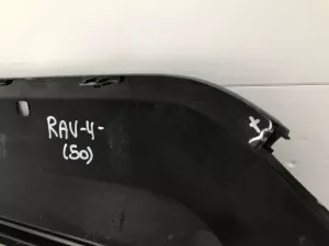 Решетка в бампер центральная Toyota RAV4 (2018) — фото 6