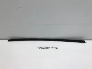 Молдинг лобового стекла Toyota Camry (2017-2021) — фото 4