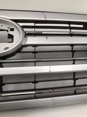 Решетка радиатора Toyota Land Cruiser (2021) — фото 6