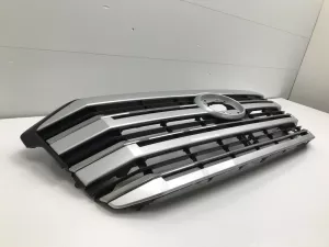 Решетка радиатора Toyota Land Cruiser (2021) — фото 8