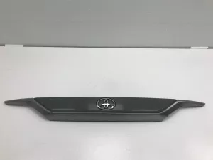 Накладка двери багажника Toyota RAV4 (2018) — фото 2