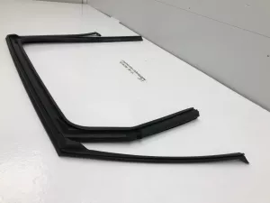Уплотнитель стекла двери задней левой Hyundai Santa Fe (2018-2022) — фото 7