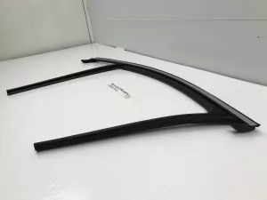 Уплотнитель стекла двери передней левой Hyundai Santa Fe (2018-2022) — фото 2