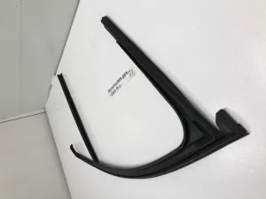 Уплотнитель стекла двери передней левой Hyundai Santa Fe (2018-2022) — фото 7