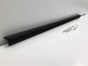 Уплотнитель стекла двери задней правой Hyundai Santa Fe (2018-2022) — фото 6