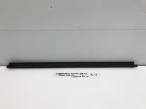 Уплотнитель стекла двери задней правой Hyundai Santa Fe (2018-2022) — фото 1