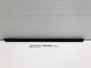 Уплотнитель стекла двери передней левой Hyundai Santa Fe (2018-2022) — фото 4
