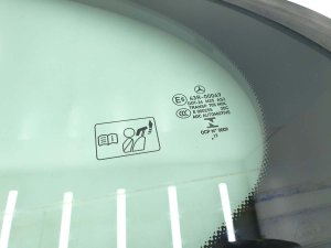 Неподвижное боковое стекло левое Mercedes E220 D — фото 4