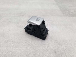 Кнопка стояночного тормоза Mercedes E220 D Amg — фото 2
