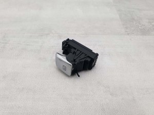 Кнопка стояночного тормоза Mercedes E220 D Amg — фото 3