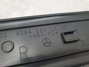 Накладка на порог салона задняя правая Mercedes Gl — фото 2