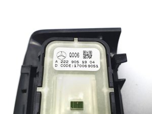 Кнопка стеклоподъемника Mercedes E220 D Amg 4Matic W213 OM654 2019 задн. лев. — фото 3