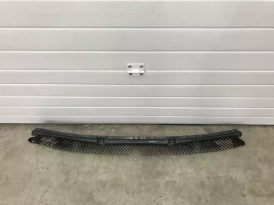 Направляющая заднего бампера на Volkswagen Tiguan