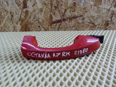 Ручка двери наружная правая на Skoda Octavia A7
